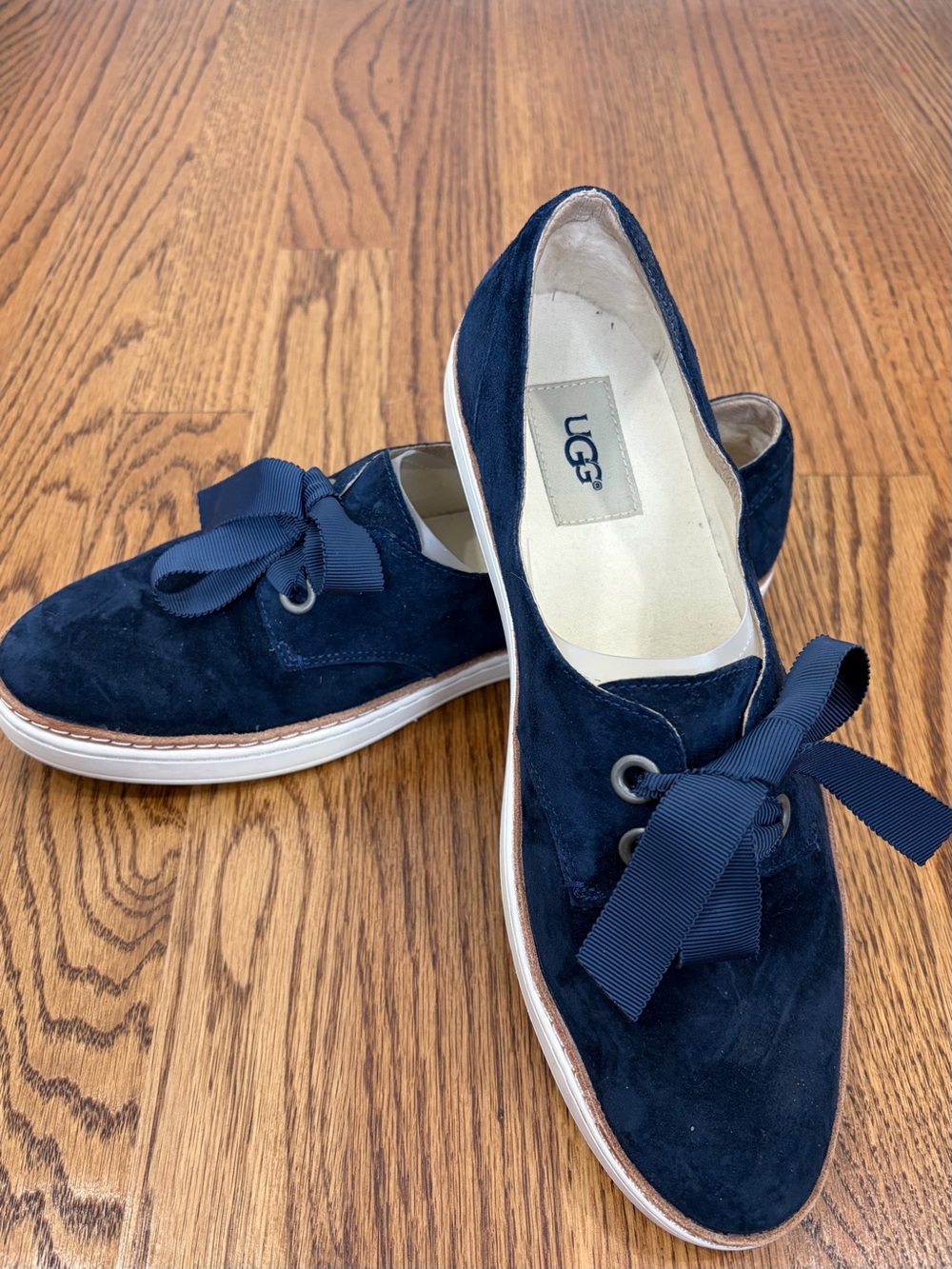 UGG BLUE SUEDE SHOES Navy Suede Ribbon-Lace Casual Flats (9.5)